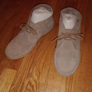 Women's Tan Suede Chukka Boots
